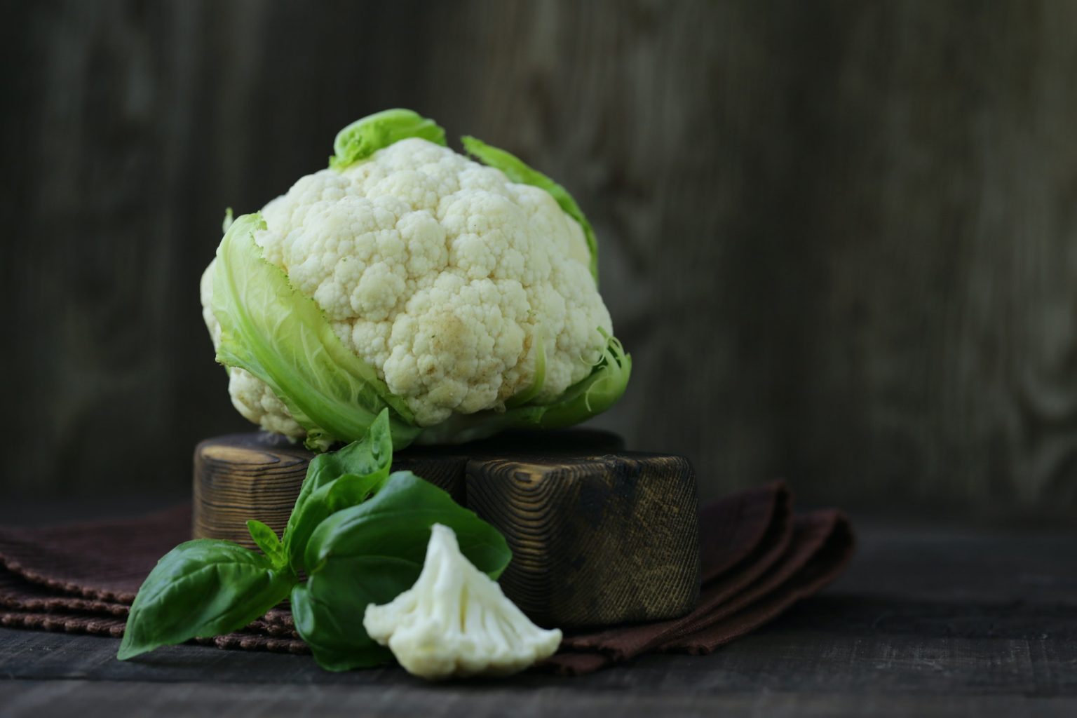 Cauliflower Companion Plants: 12 Plants to Grow With Cauliflower