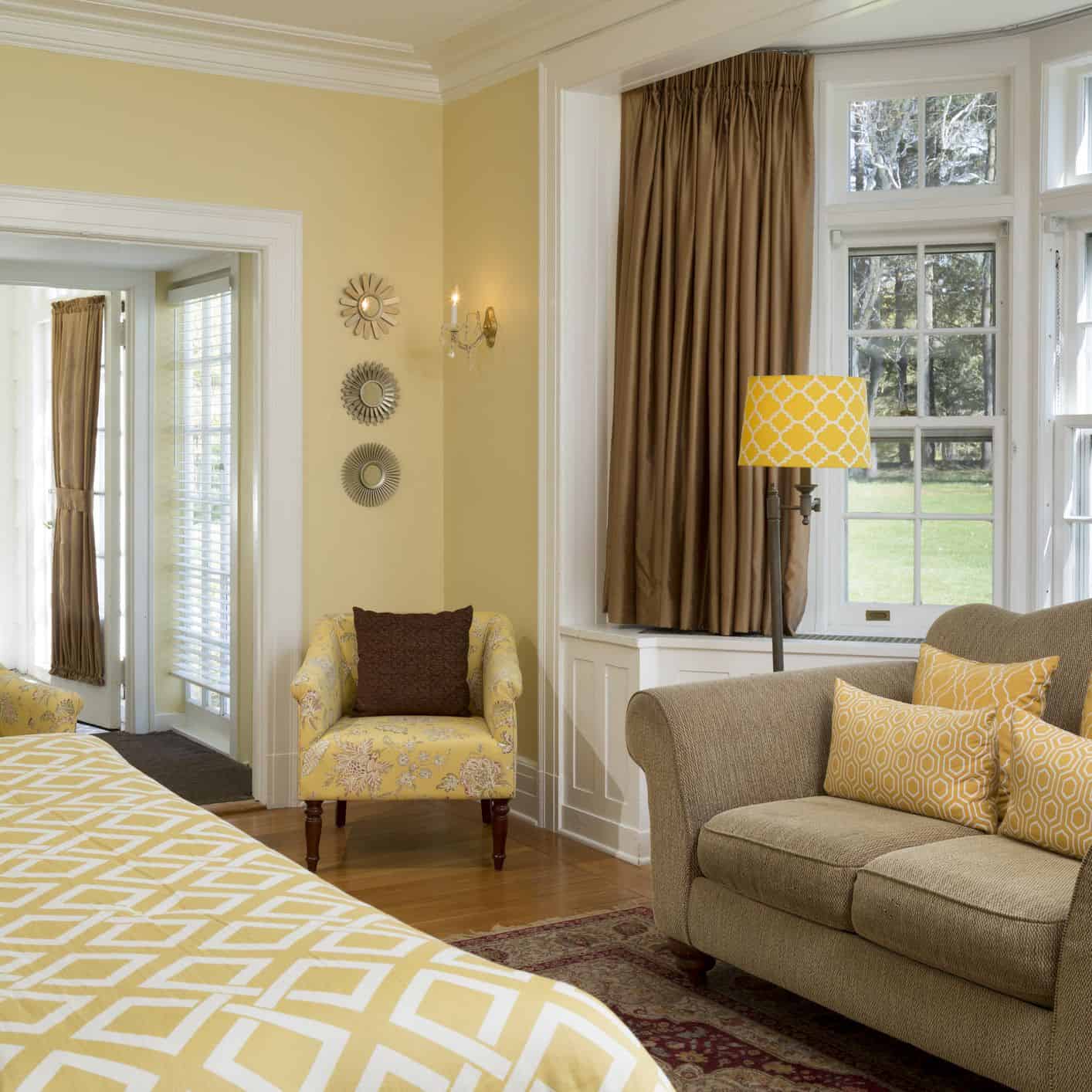 What Goes With Brown? 17 Brown Color Combinations For Your Room