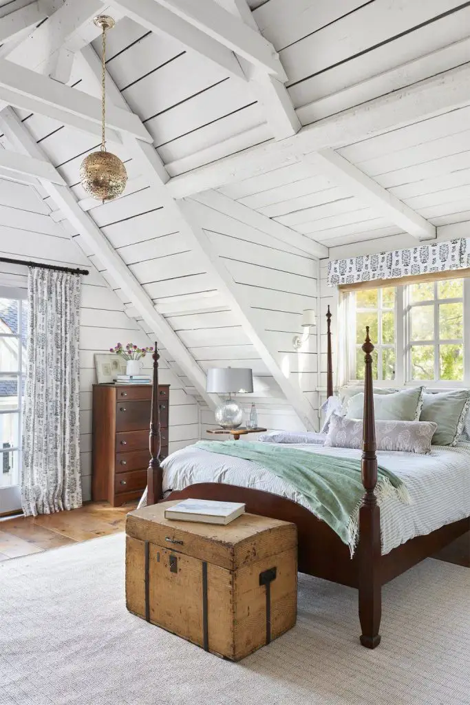 Bedroom With Four Poster Beds